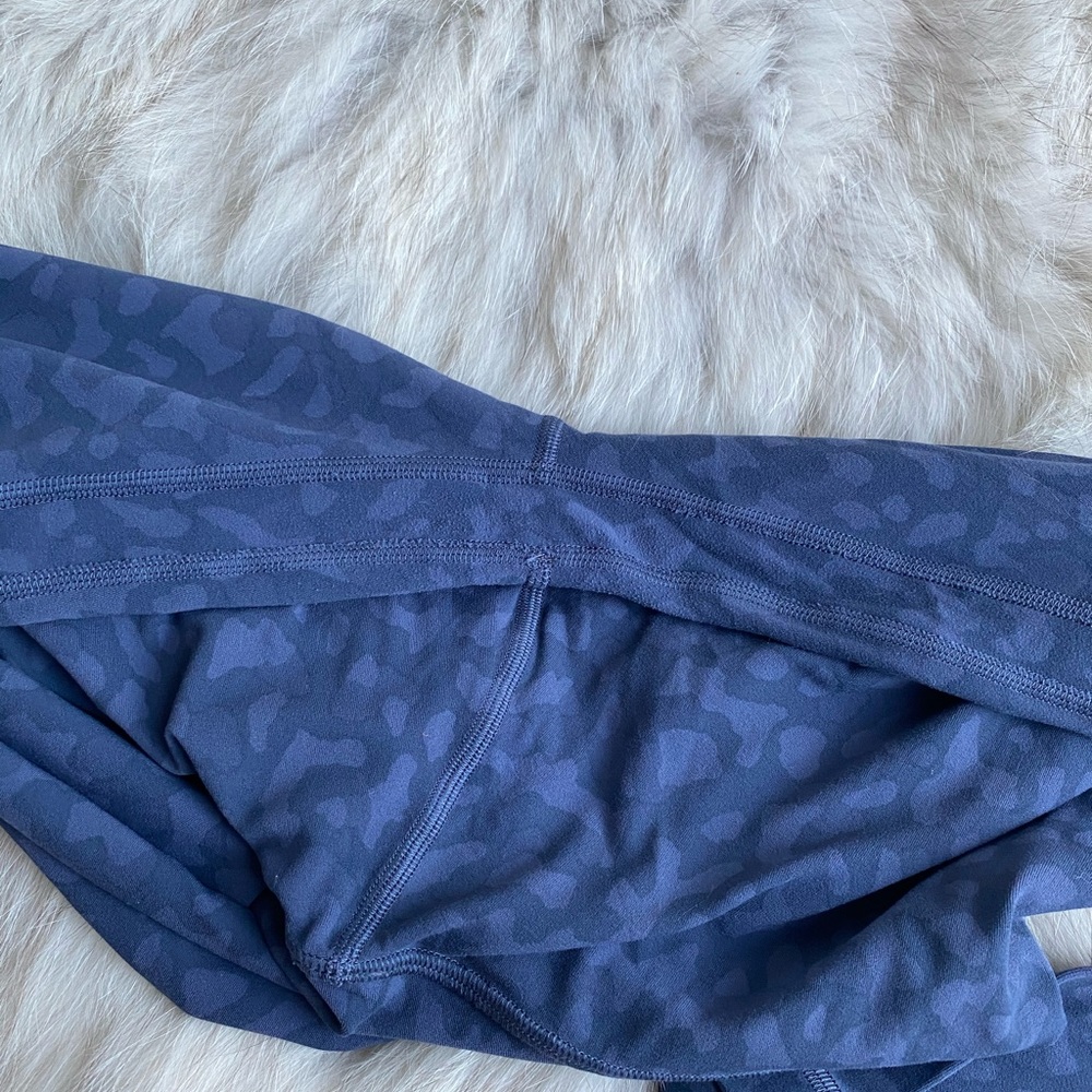 SOLD ON DIFF PLATFORM Lululemon Align Blue Camo Reformation 25” Leggings - Picture 6 of 6